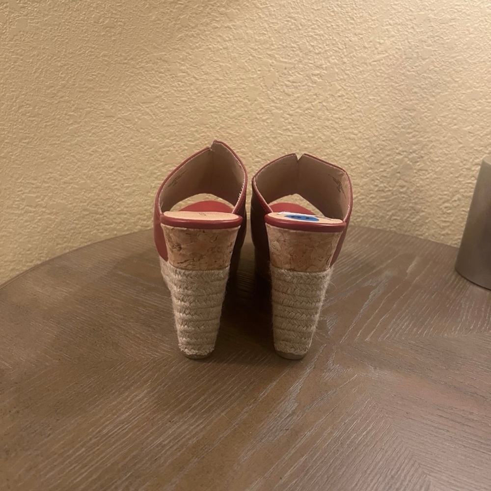 ❤️Adrienne Vittadini Red Leather Wedge Sandals - Picture 4 of 5